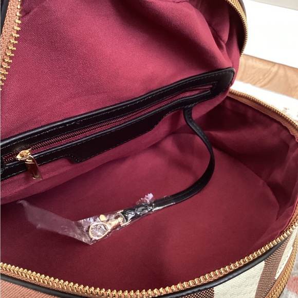 Classic Fashion backpack purse w/ matching wallet - Picture 12 of 13